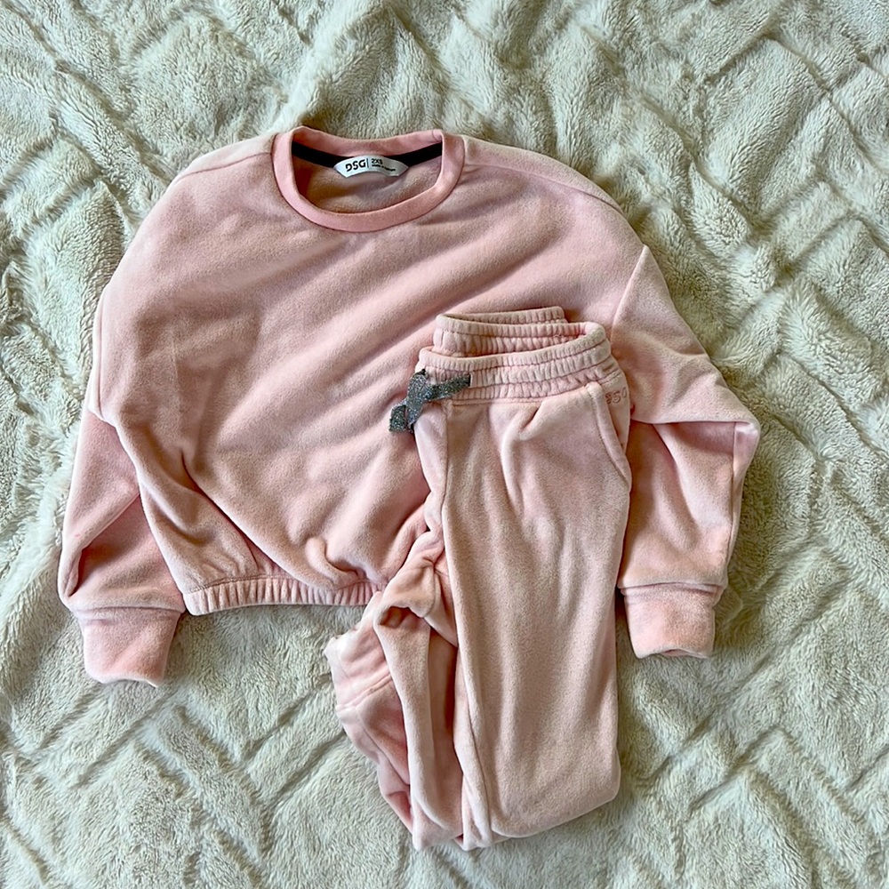 DSG 2 piece sweat suit, light pink. Size 4-5